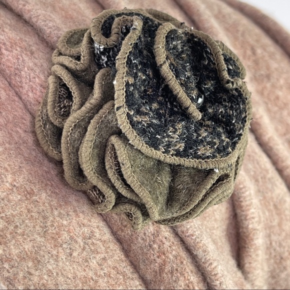 DEDO C&C Light Brown 100% Wool Bucket Hat with Flower Applique One Size - Picture 6 of 7